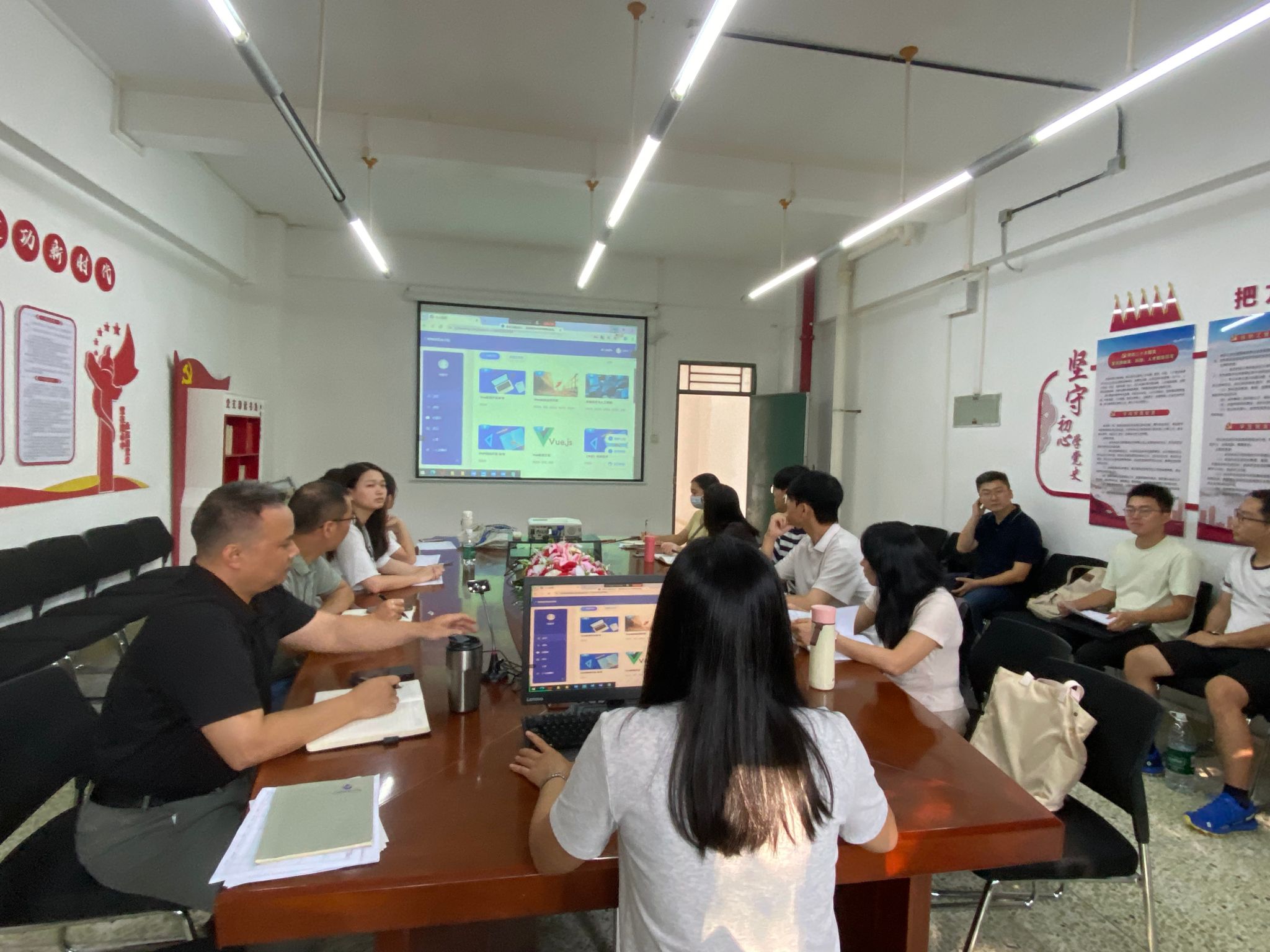 学院召开《信息技术与人工智能》课程建设研讨会