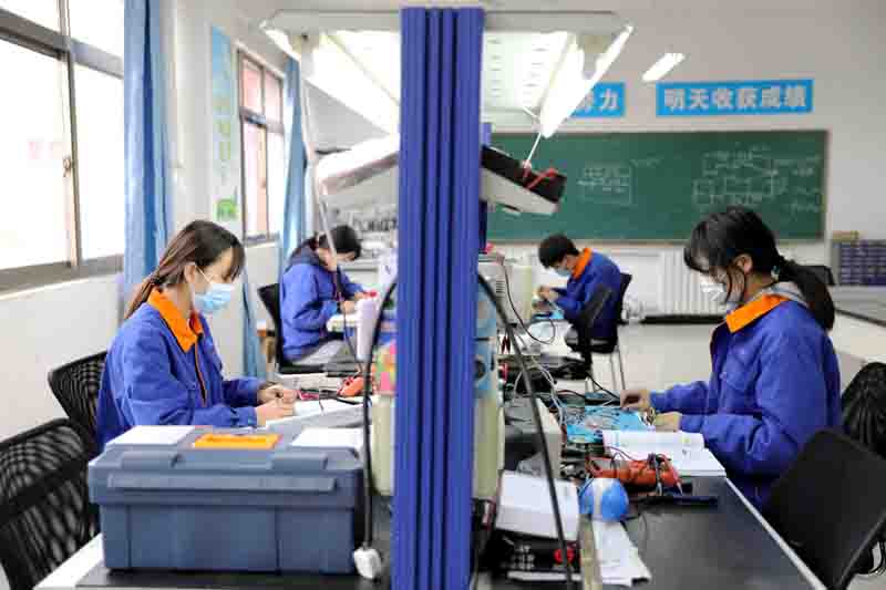 苦练技能，备战市级技能大赛