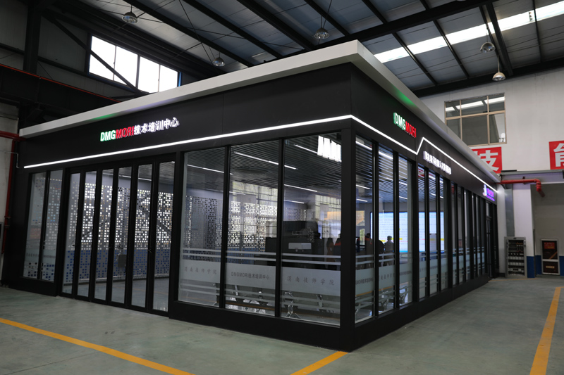 五轴五联动加工中心